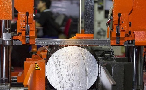 信宜立式金属带锯床切削出现跑带故障解决方法！